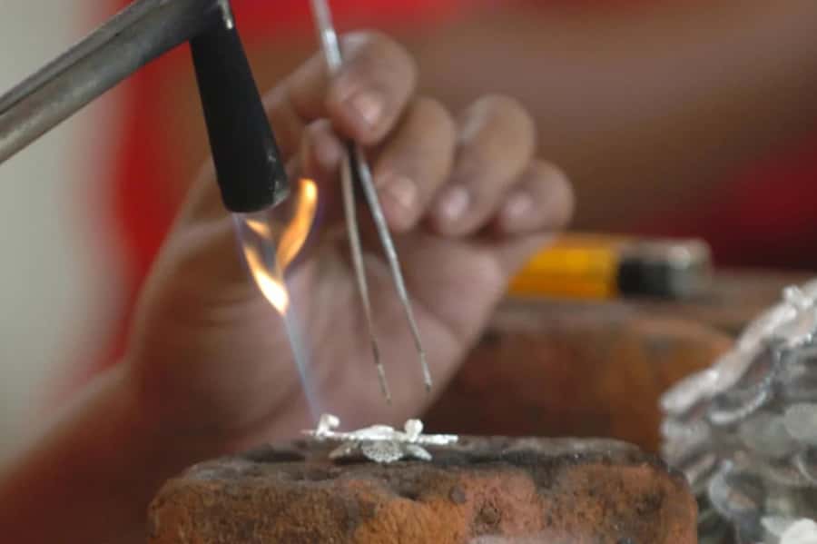 Yogyakarta: Silver Jewelry-Making Course - Logistics That Matter: Indoors, Timing, and Group Pace