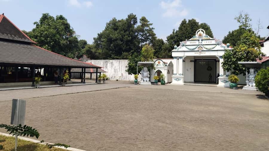 Yogyakarta: Sultan Palace, Water Castle & Mount Merapi Tour - What’s Included in Your $64 Day (And Why That Adds Up)