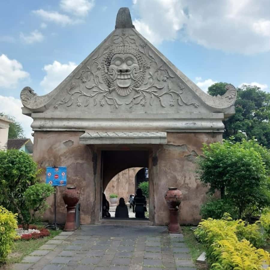Yogyakarta: Sultan Palace, Water Castle & Mount Merapi Tour - Comfort, Timing, and How to Prepare for This Kind of Day