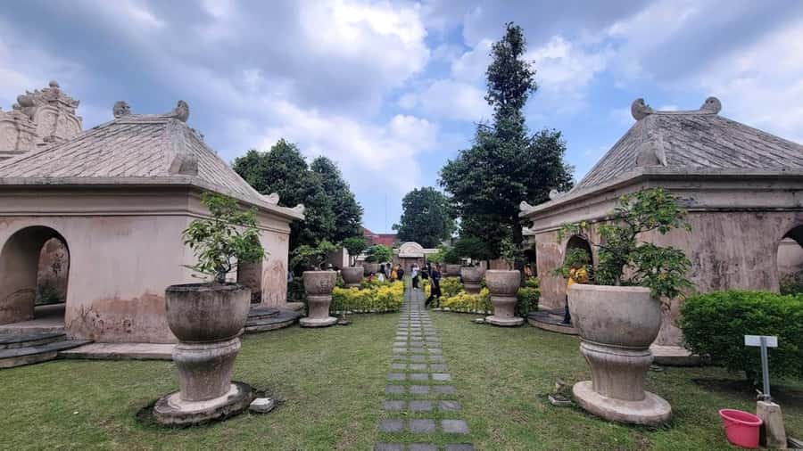 Yogyakarta: Sultan Palace, Water Castle & Mount Merapi Tour - Who This Tour Fits Best (And Who Might Want Something Else)