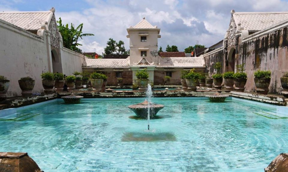 Yogyakarta: Sultan's Palace and Water Castle Walking Tour - Should You Book This Yogyakarta Walking Tour?