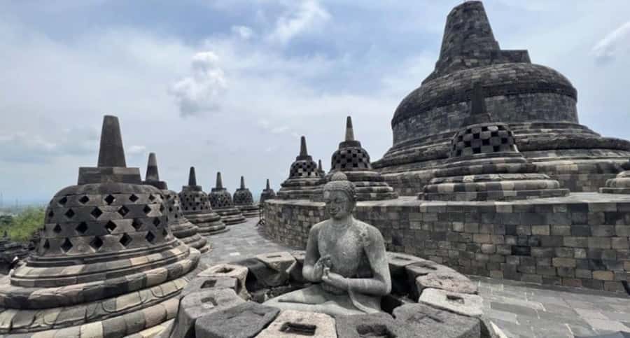 YOGYAKARTA; SUNRISE AT VIEW POINT AND BOROBUDUR CLIMB UP - Sunrise at the Western Hill: What Makes the View Work