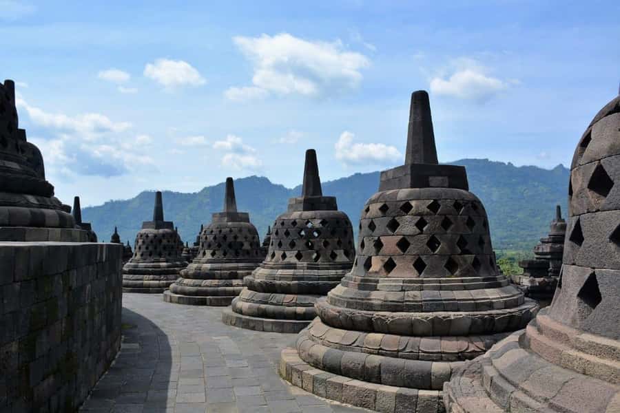 YOGYAKARTA; SUNRISE AT VIEW POINT AND BOROBUDUR CLIMB UP - English Driver Help and Traffic Skills: The Unsung Part of a Smooth Day