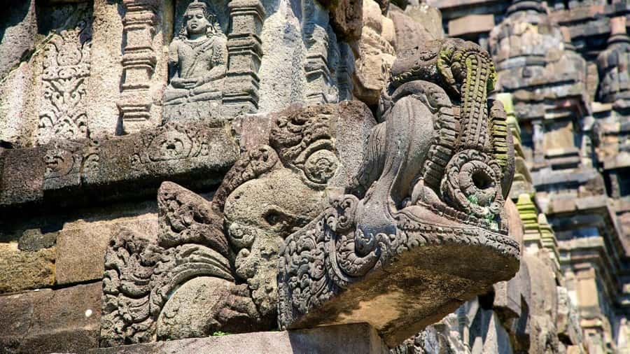 Yogyakarta: Sunrise Inside Borobudur with breakfast - English Guides and the Difference a Small Group Makes