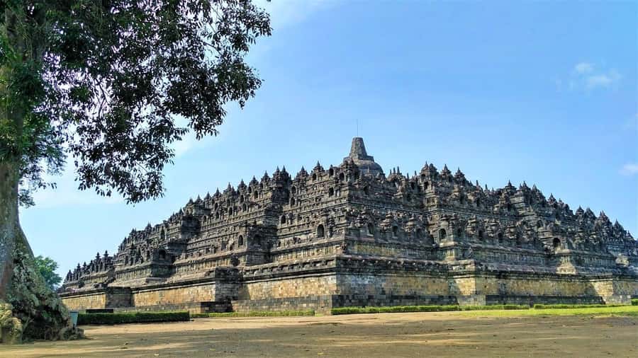 Yogyakarta: Tailor-Made Tour with English Speaking Driver - Borobudur Temple: what you can plan for and what to watch on Mondays