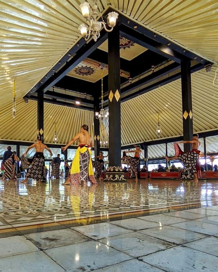 Yogyakarta: Tailor-Made Tour with English Speaking Driver - Malioboro street art and food breaks: where your flexible time shines