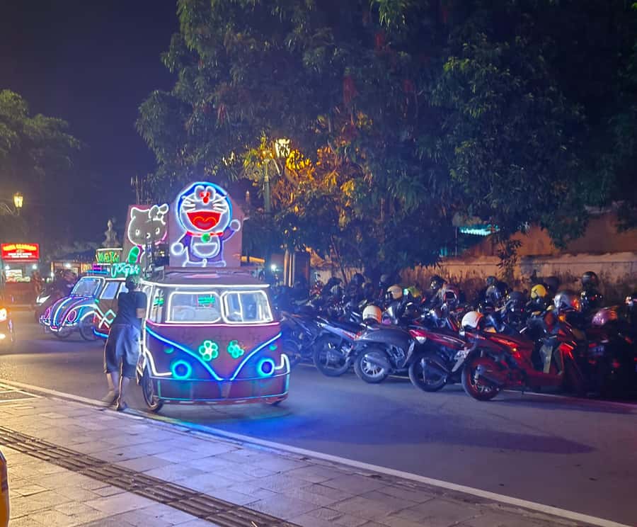 Yogyakarta: Taste Yogyakarta's Cuisine and Night Walks - Key Things You’ll Notice Right Away