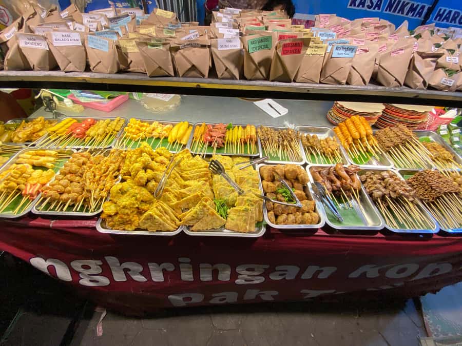 Yogyakarta: Taste Yogyakarta's Cuisine and Night Walks - Malioboro at Night: Street Food Stops That Feel Like Local Life