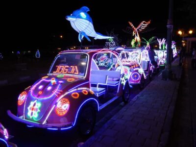 Yogyakarta: Taste Yogyakarta's Cuisine and Night Walks - Meeting at Tugu Yogyakarta and Getting Your Bearings