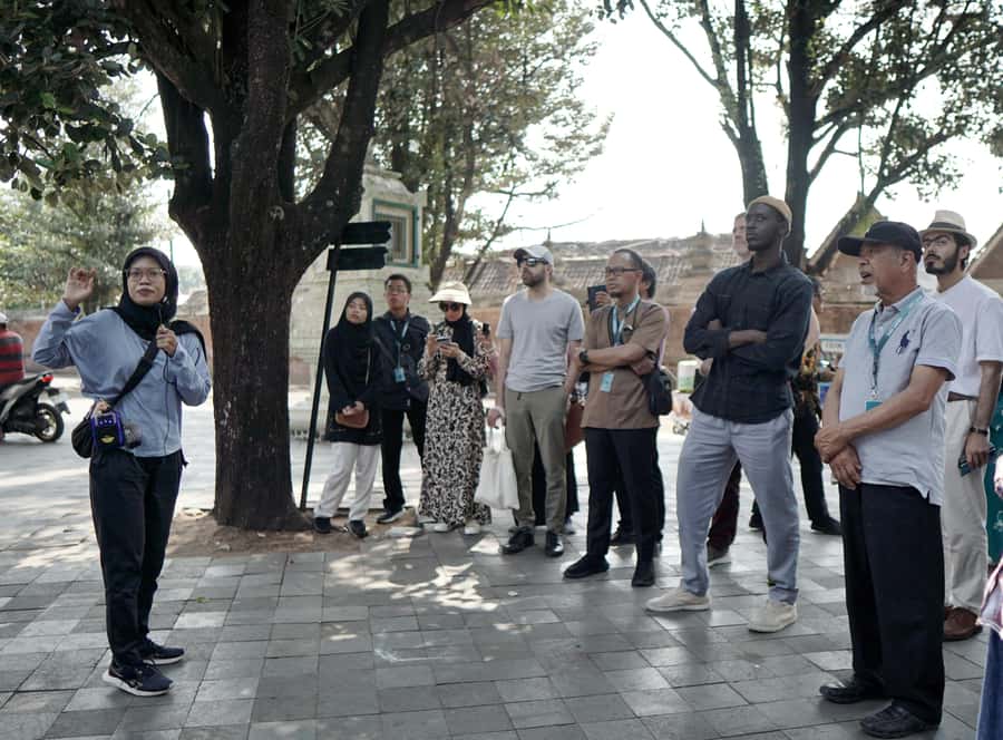 Yogyakarta: The Oldest Neighborhood Walking Experience - What You’ll See First: Joglo Houses in Real Neighborhood Streets