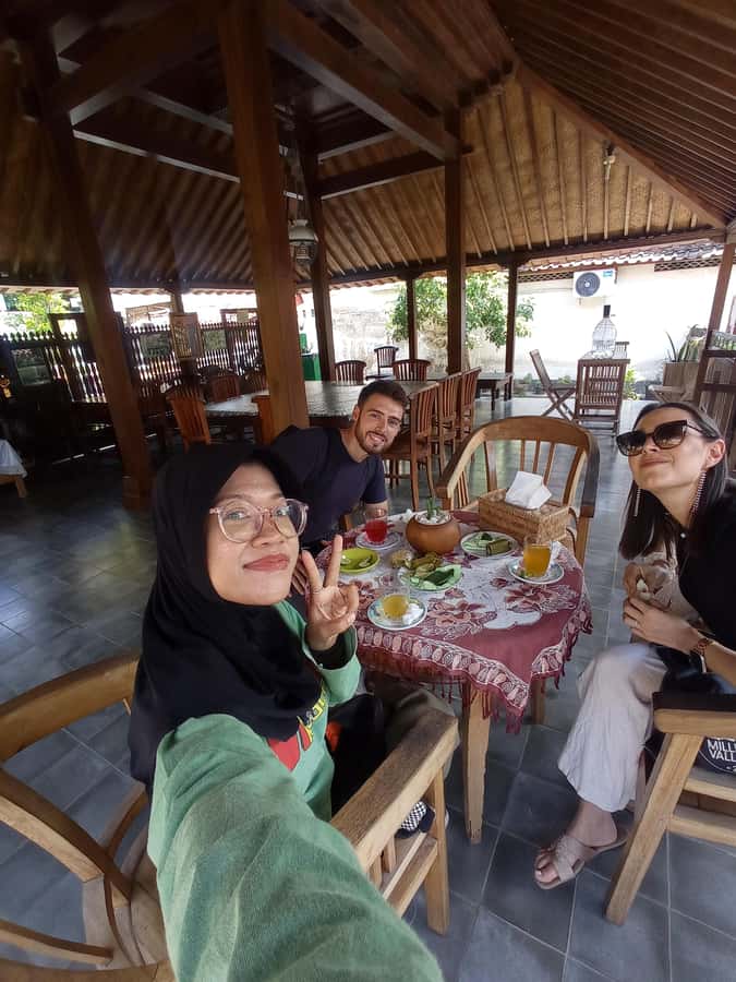 Yogyakarta: The Oldest Neighborhood Walking Experience - The Traditional Cloth Experience (Hands-On, Not Just Looking)