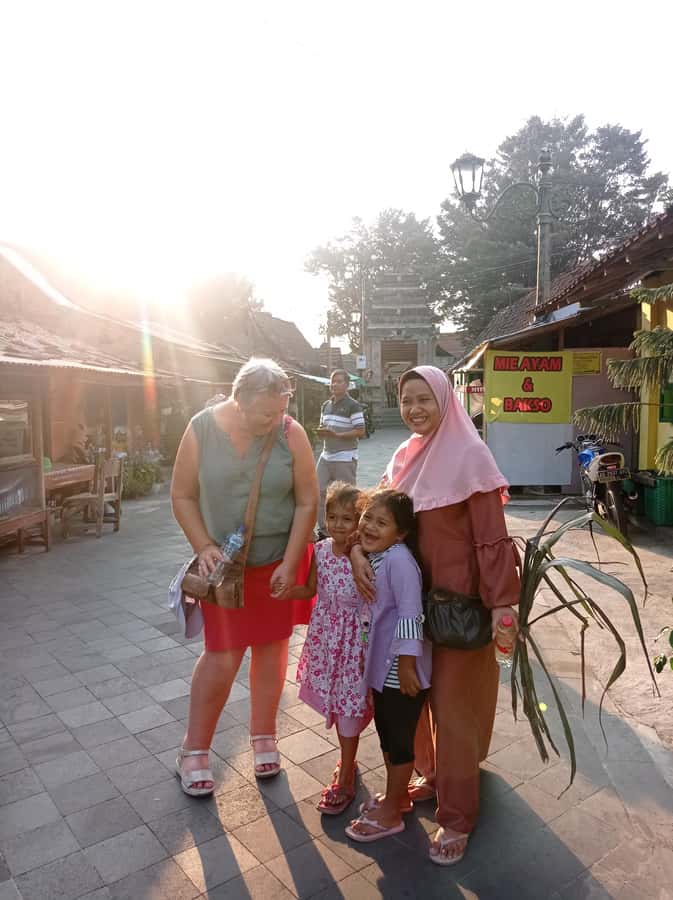 Yogyakarta: The Oldest Neighborhood Walking Experience - Interacting With Local People: The Part That Changes Everything