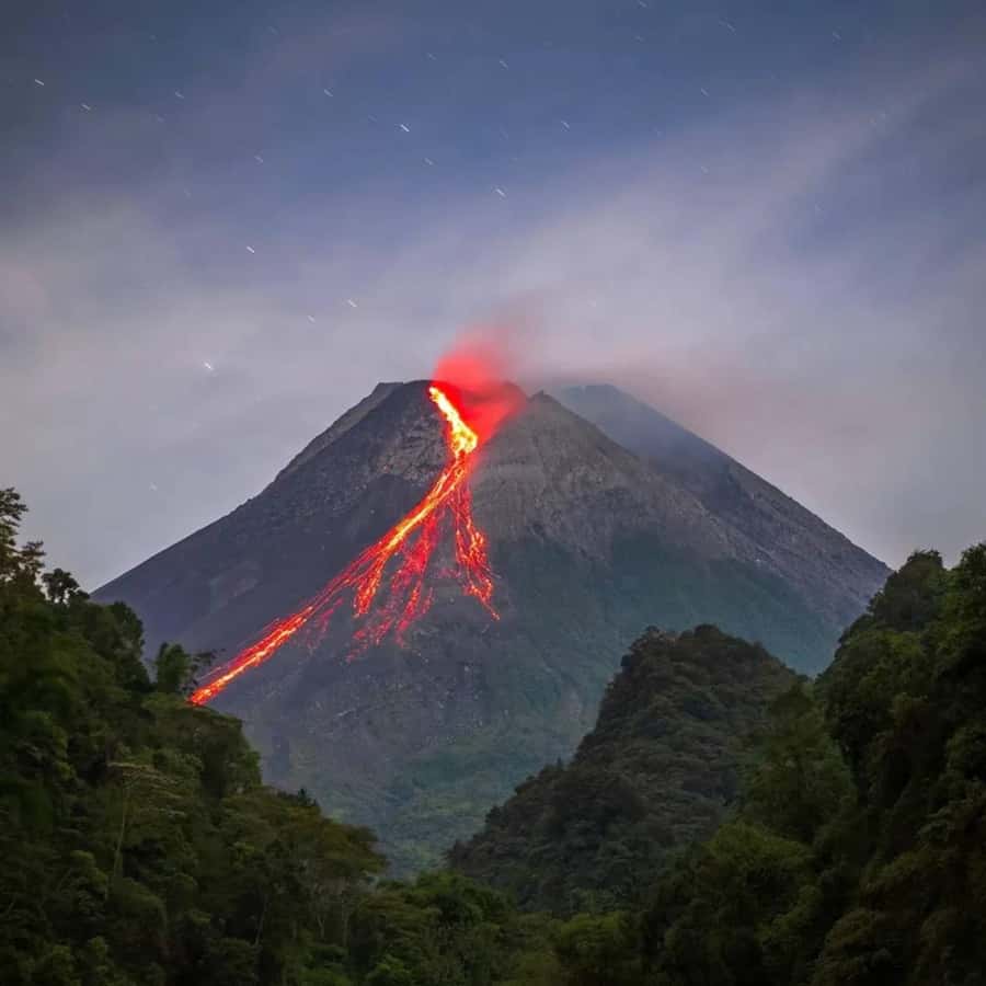 Yogyakarta: Turgo Hill-Unrivaled Lava Views of Mount Merapi - Day versus night Merapi views: when the tour works best
