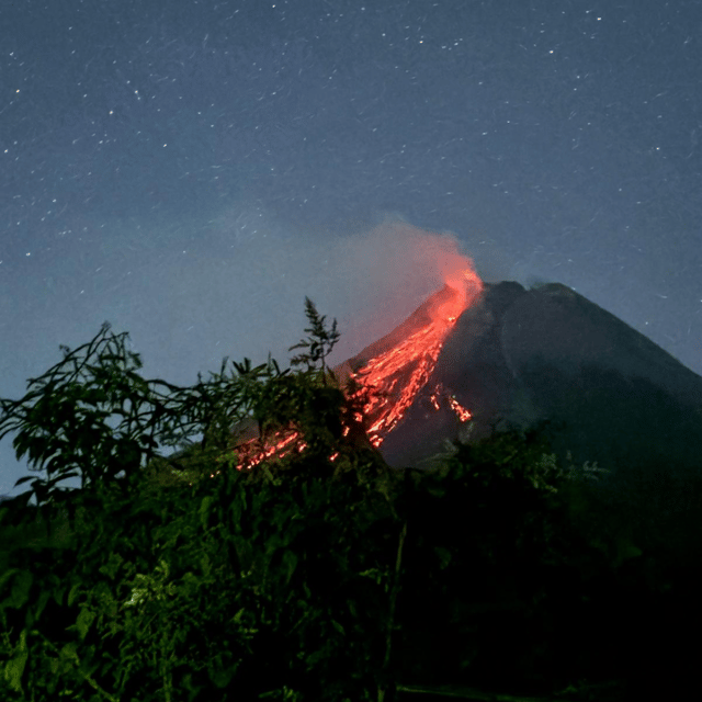 Yogyakarta Volcano: Merapi Volcano on Hilltop (Lava Viewing) - Night hike to Turgo Hill: 1,700 steps and the best odds of a clear view