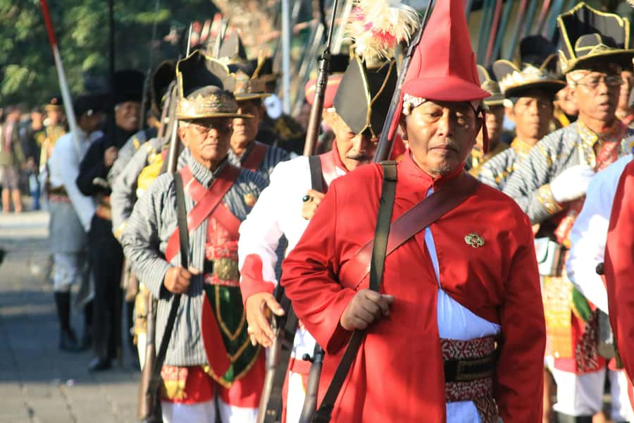 Yogyakarta : Walking Tour and Food Tasting inside Palace - Starting at Titik Nol Kilometer: getting your bearings fast