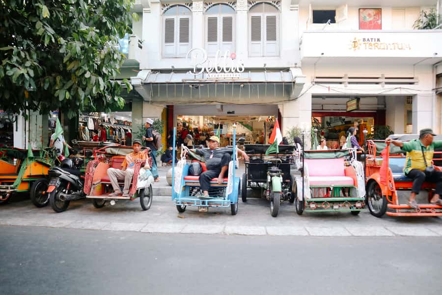 Yogyakarta : Walking Tour and Food Tasting inside Palace - Lunch and local food tasting: what to eat when you have limited time