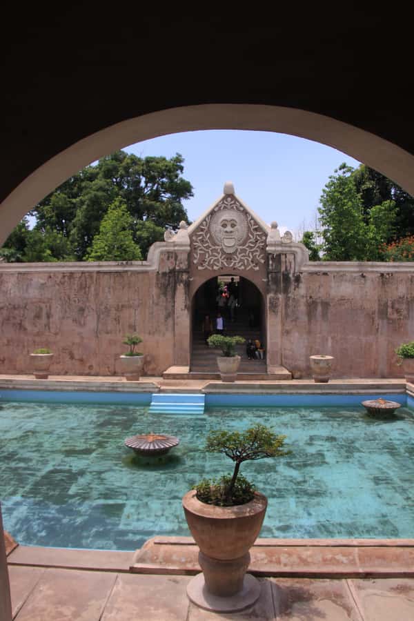 Yogyakarta : Walking Tour and Food Tasting inside Palace - Alun-Alun Kidul and the short game drive: a fun closer