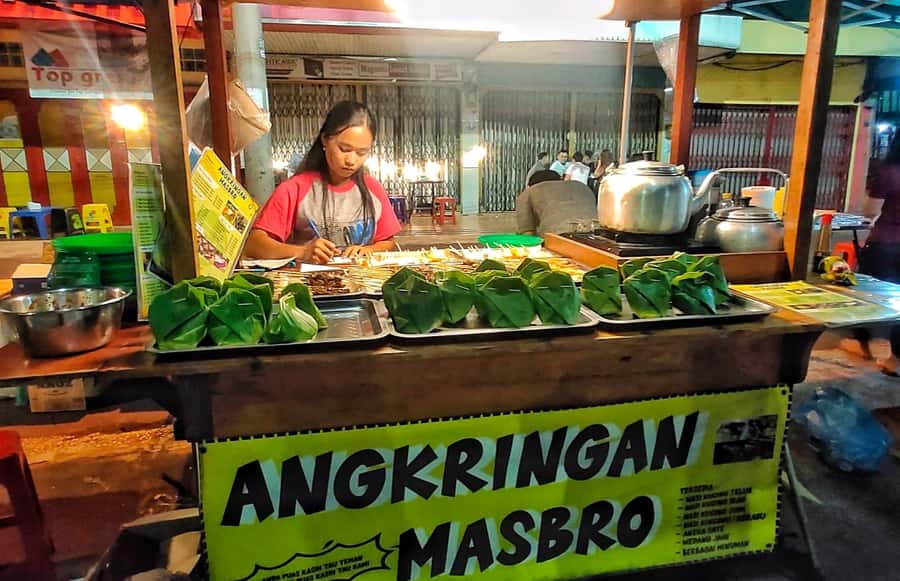 Yogyakarta walking tour: Gourmet Stroll & Nightly Highlights - Why this night tour works in Yogyakarta