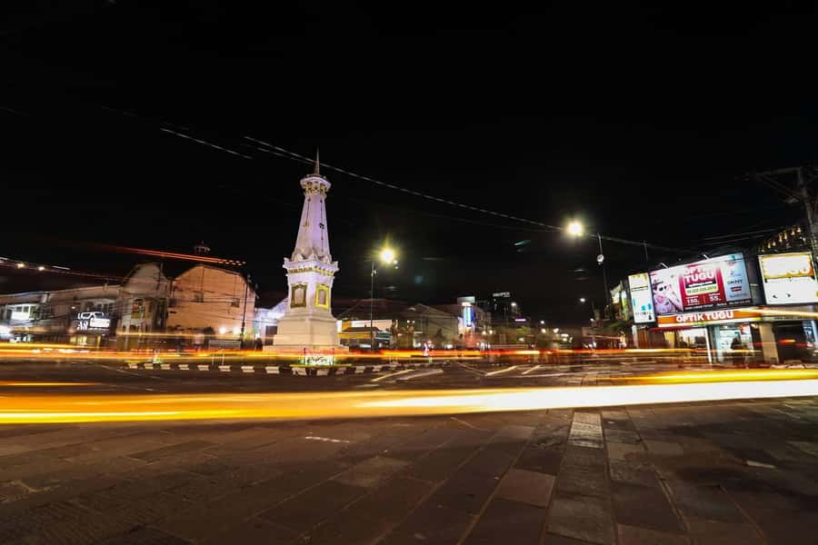 Yogyakarta walking tour: Gourmet Stroll & Nightly Highlights - Street-food tastings: how the tour keeps you from overeating