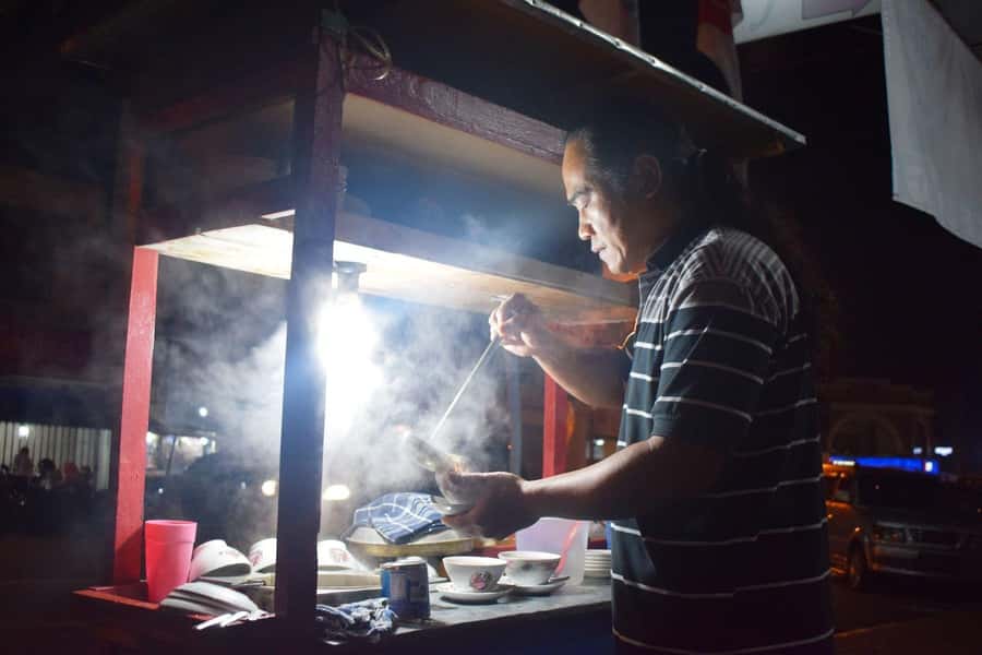 Yogyakarta walking tour: Gourmet Stroll & Nightly Highlights - The sweet spot: who this tour is best for
