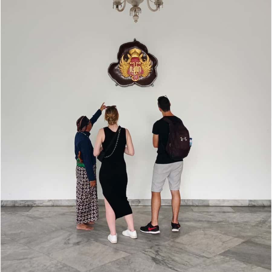 Yogyakarta: Yogyakarta Palace & Water Castle Guided Tour - Kraton Meets Tamansari: Why This 3-Hour Loop Works