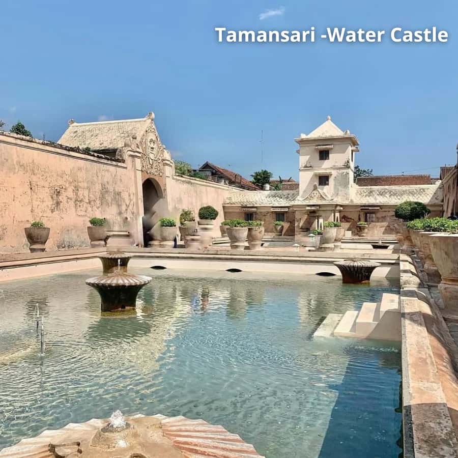 Yogyakarta: Yogyakarta Palace & Water Castle Guided Tour - Visitor Center and Arts & Crafts Market Stop
