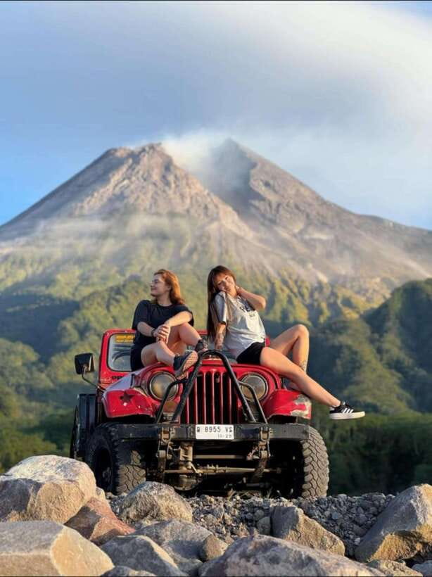 Yogyakarta:Mount Merapi volcano Jeep safari Guided Tour - The museum stop: evidence preserved from 2010