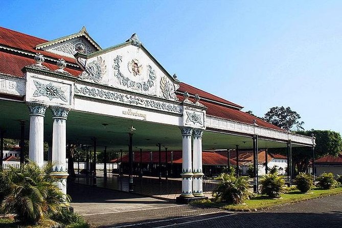 Yogyakarta’s Essentials in Half a Day - Entering the Kraton: where the sultan’s palace still matters